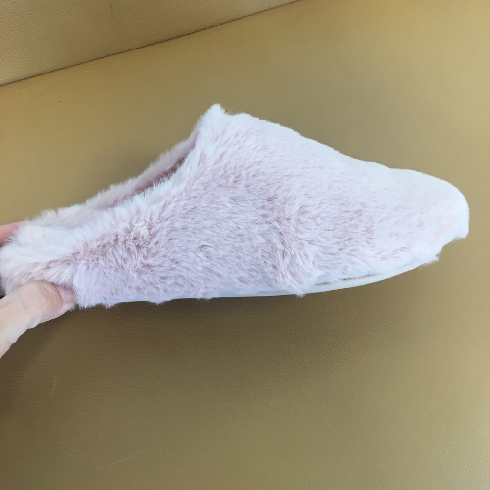 🤍Furry Fit Flops🤍 - Picture 7 of 8